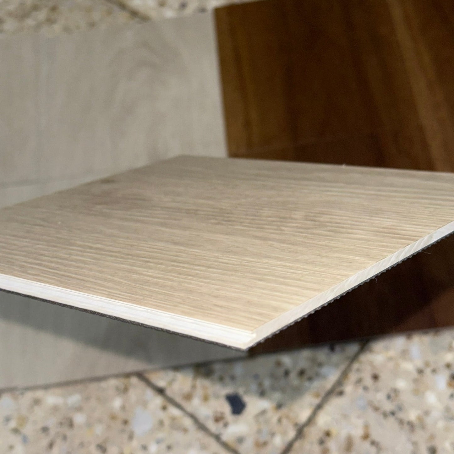 Piso Vinílico SPC SISTEMA CLICK MÁRFIL 5mm caja por 2.23 m2