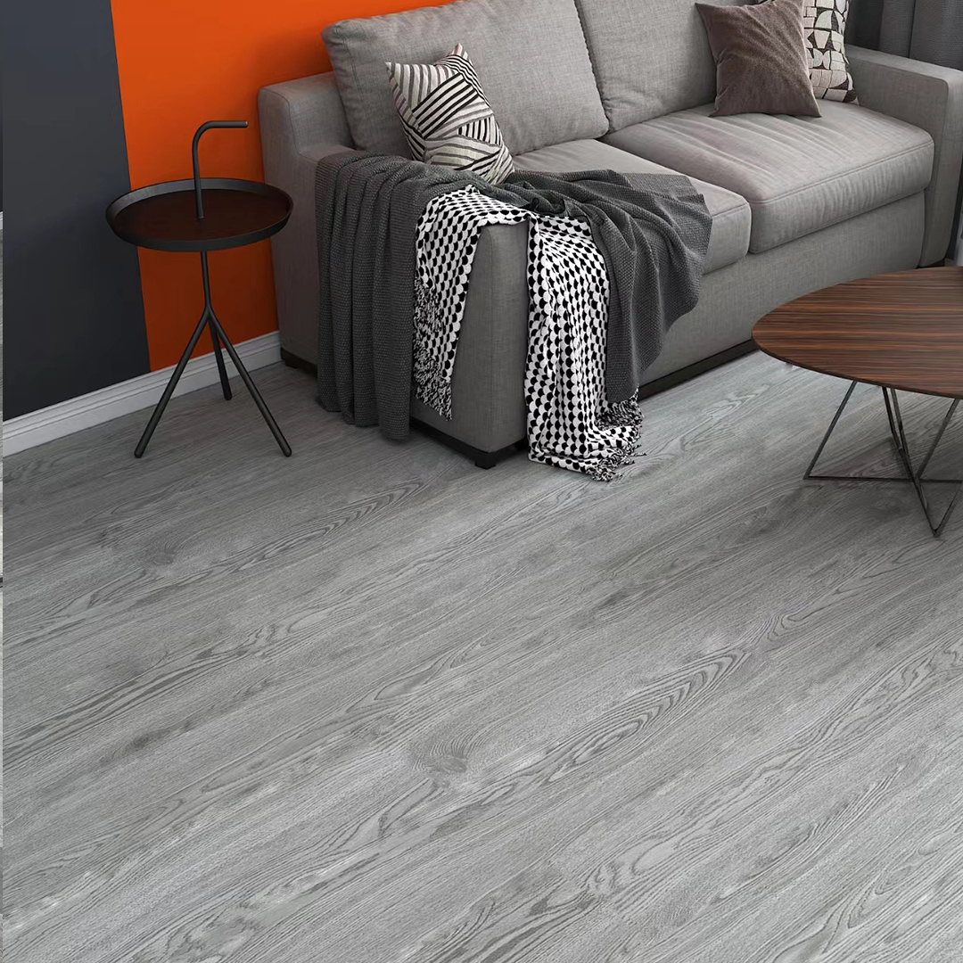 Piso Vinílico GRIS REQUIERE PEGAMENTO caja por 5.01 m2 (36 duelas) medidas 91.4x15.4 cm espesor 2 mm